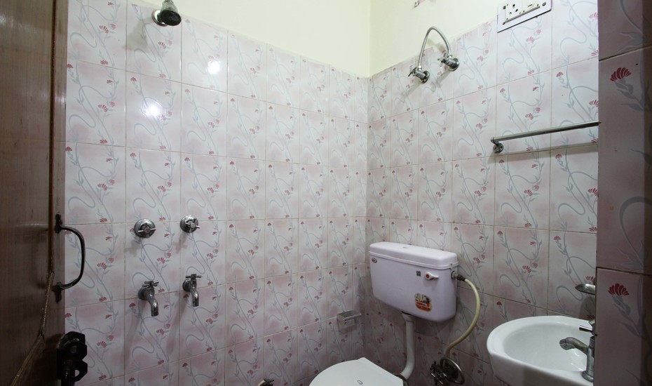 Maruti Guest House - Tap to explore photos