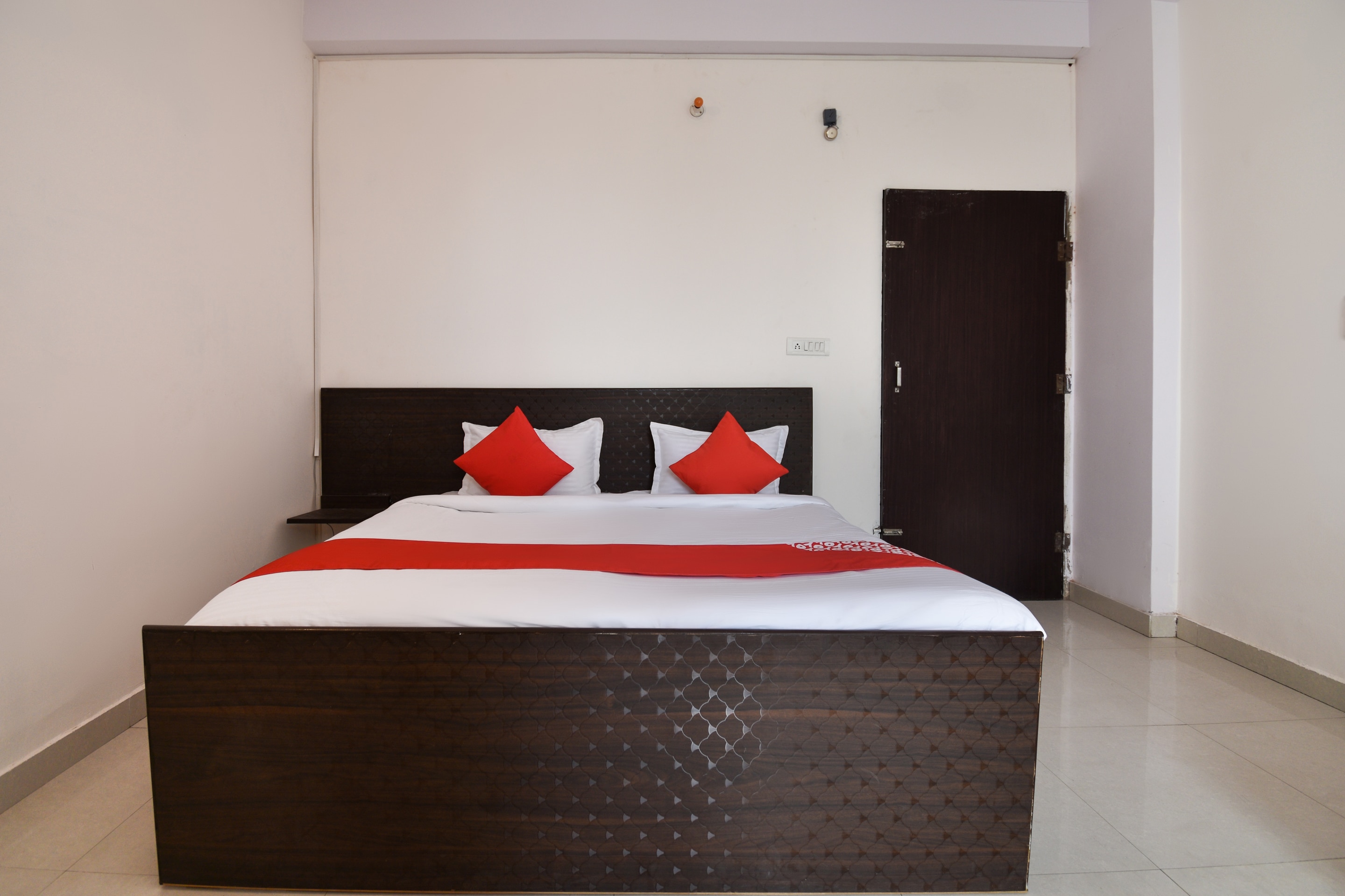 Hotel O RJ 21-18 GUEST HOUSE - Tap to explore photos