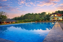 Sirimane Homestay - Pool, Estate, Home Food, Near to falls & Trekking, Sakleshpur