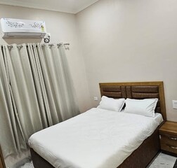 Deluxe Double Bed AC Room
