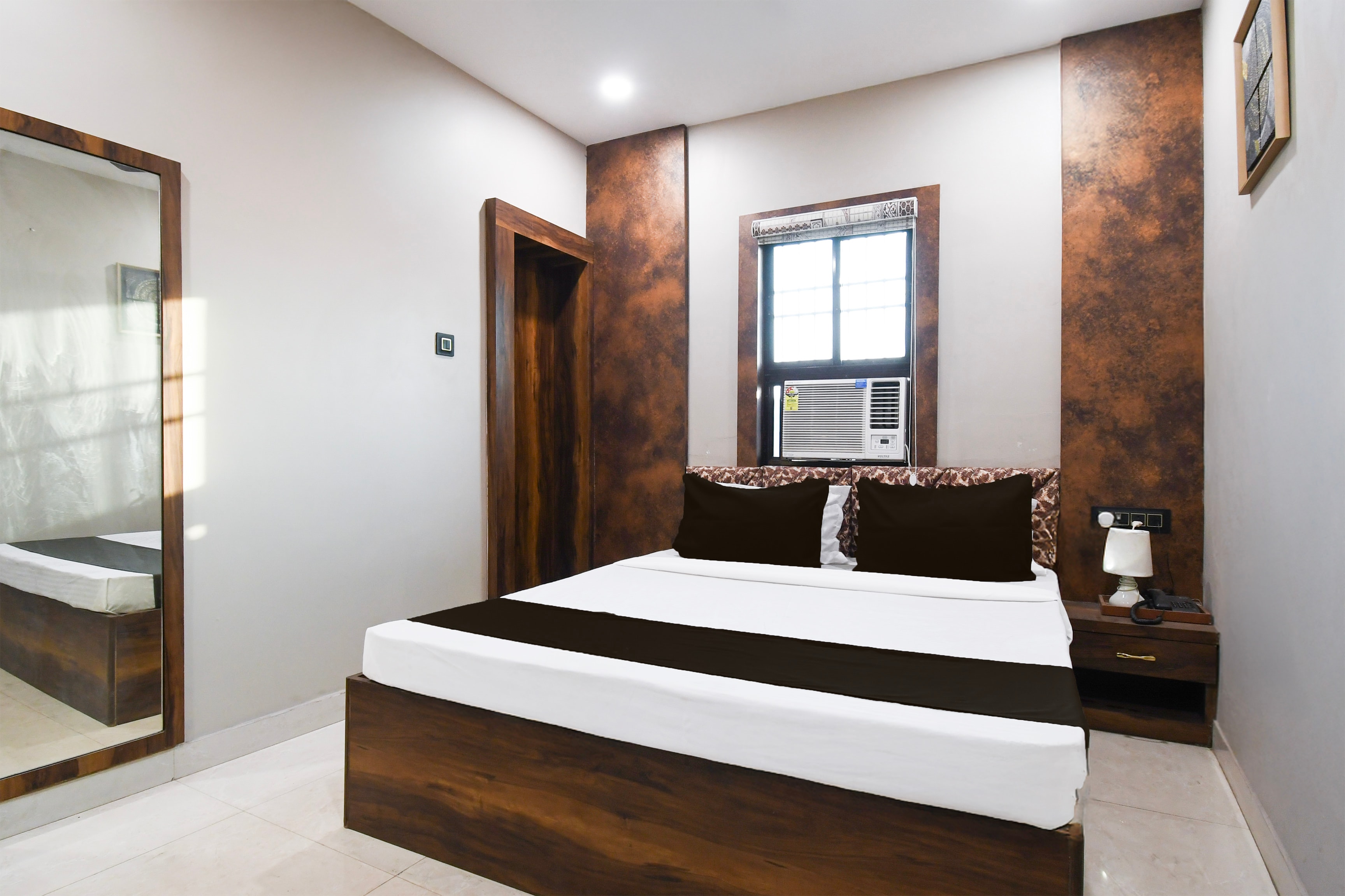 Super Hotel O Jamshedpur Near Burma Mines Formerly Hotel Square - Tap to explore photos