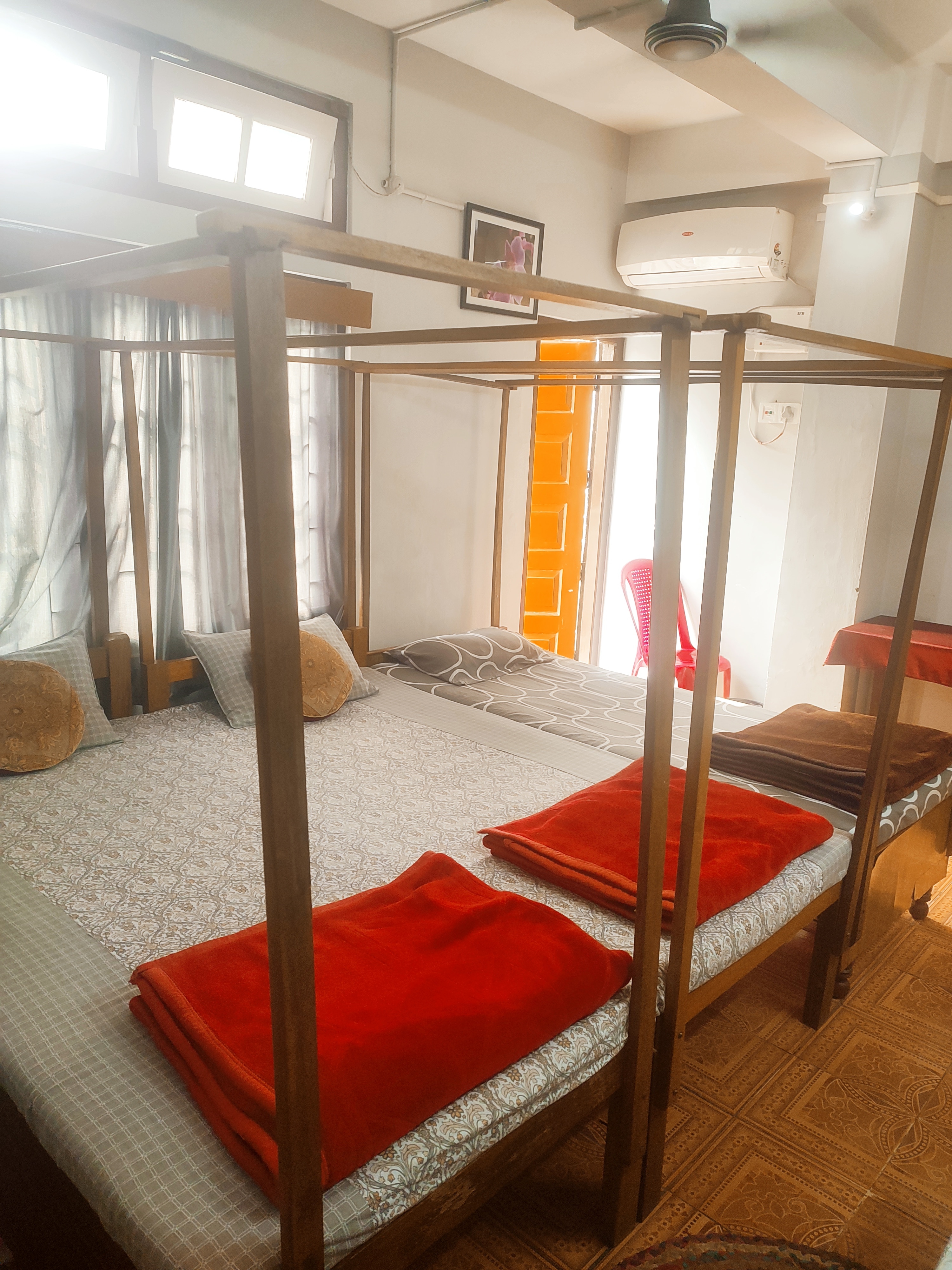 NAMASKAR LODGE AND HOMESTAY - Tap to explore photos