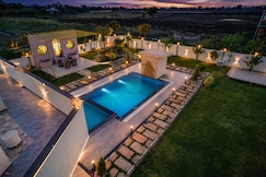 Sanjeevani Farms, Bhopal : A Luxury 5 Bedroom Private Pool Villa, Sehore