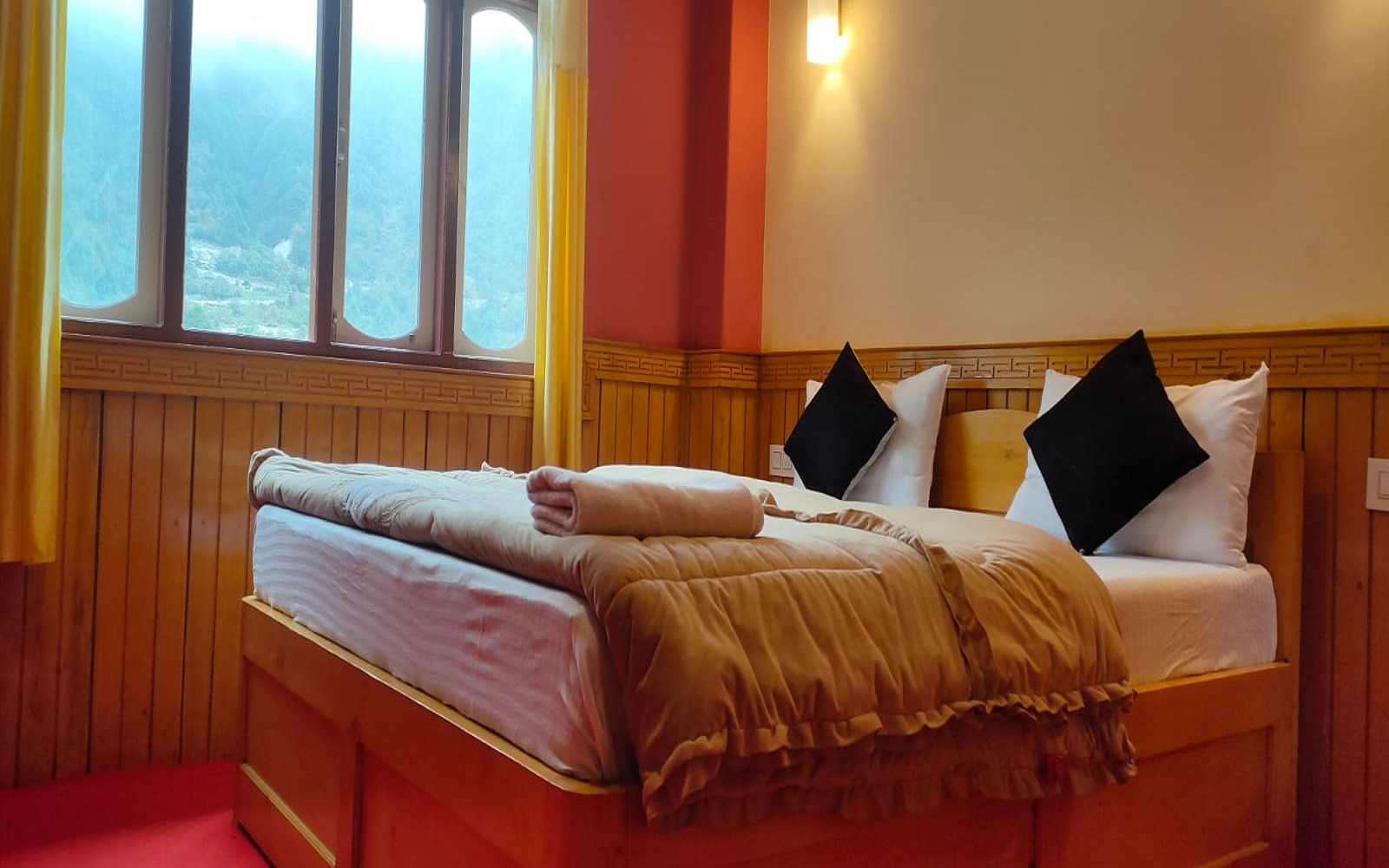 Hotel Pema Mountain - Tap to explore photos