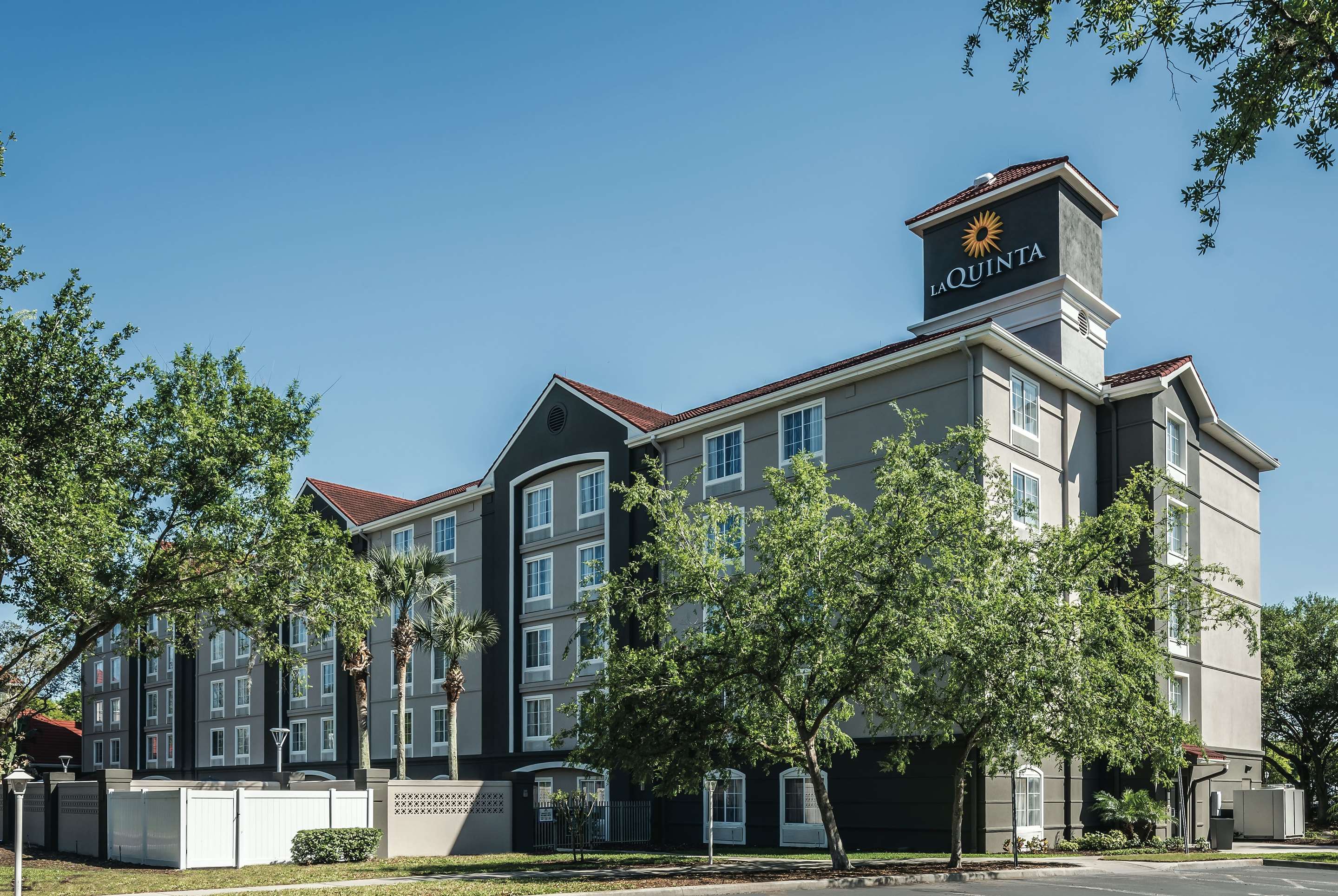 La Quinta Inn & Suites by Wyndham Orlando Lake Mary - Tap to explore photos