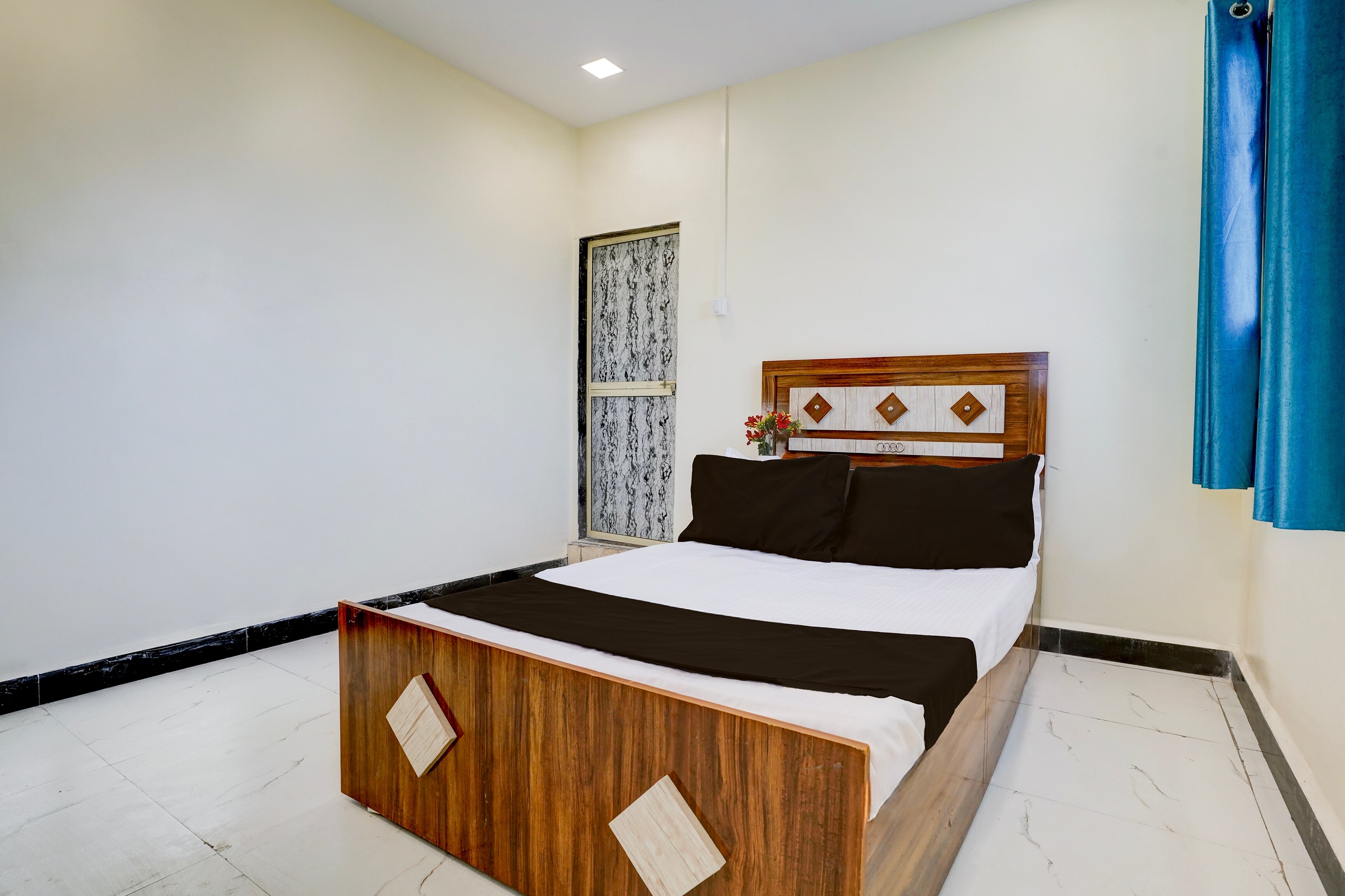 SPOT ON Visawa lodging - Tap to explore photos