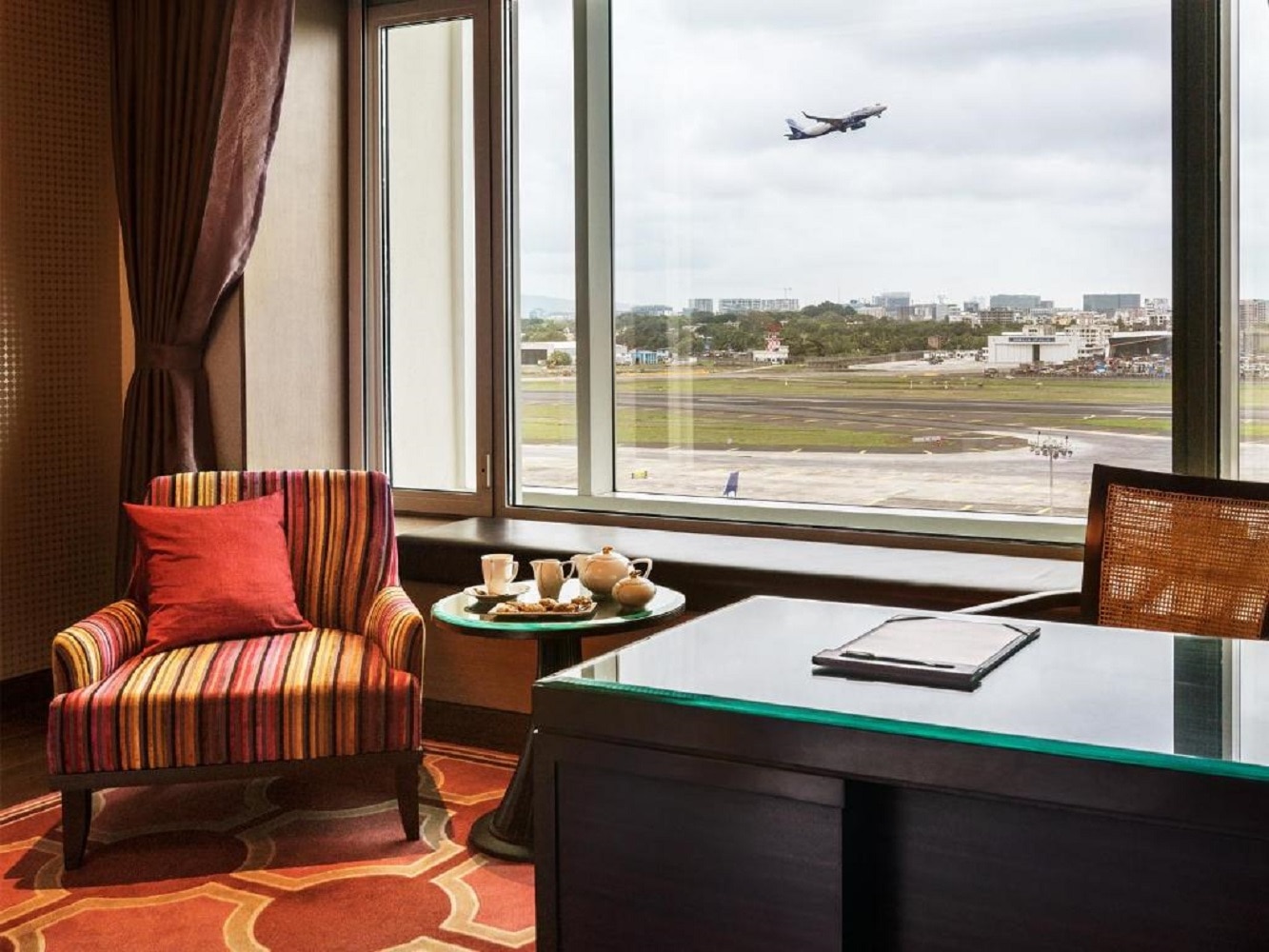 Luxury Room Runway View King Bed with Bathtub 1