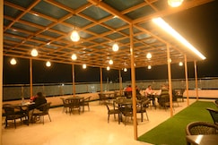 Atithi Regency, Dhuburi