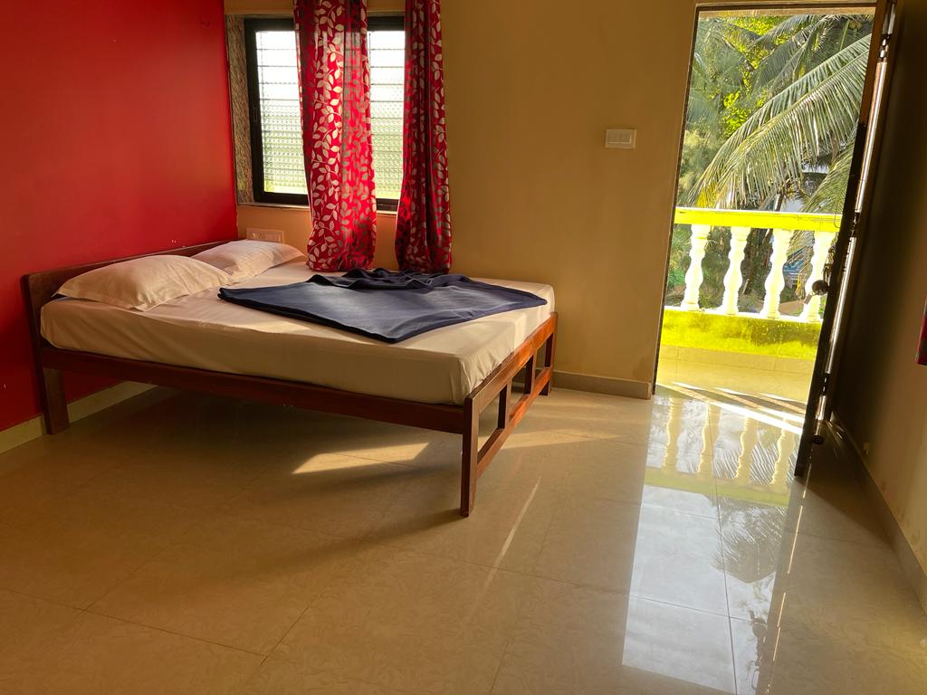 PB Studio Rooms - Tap to explore photos