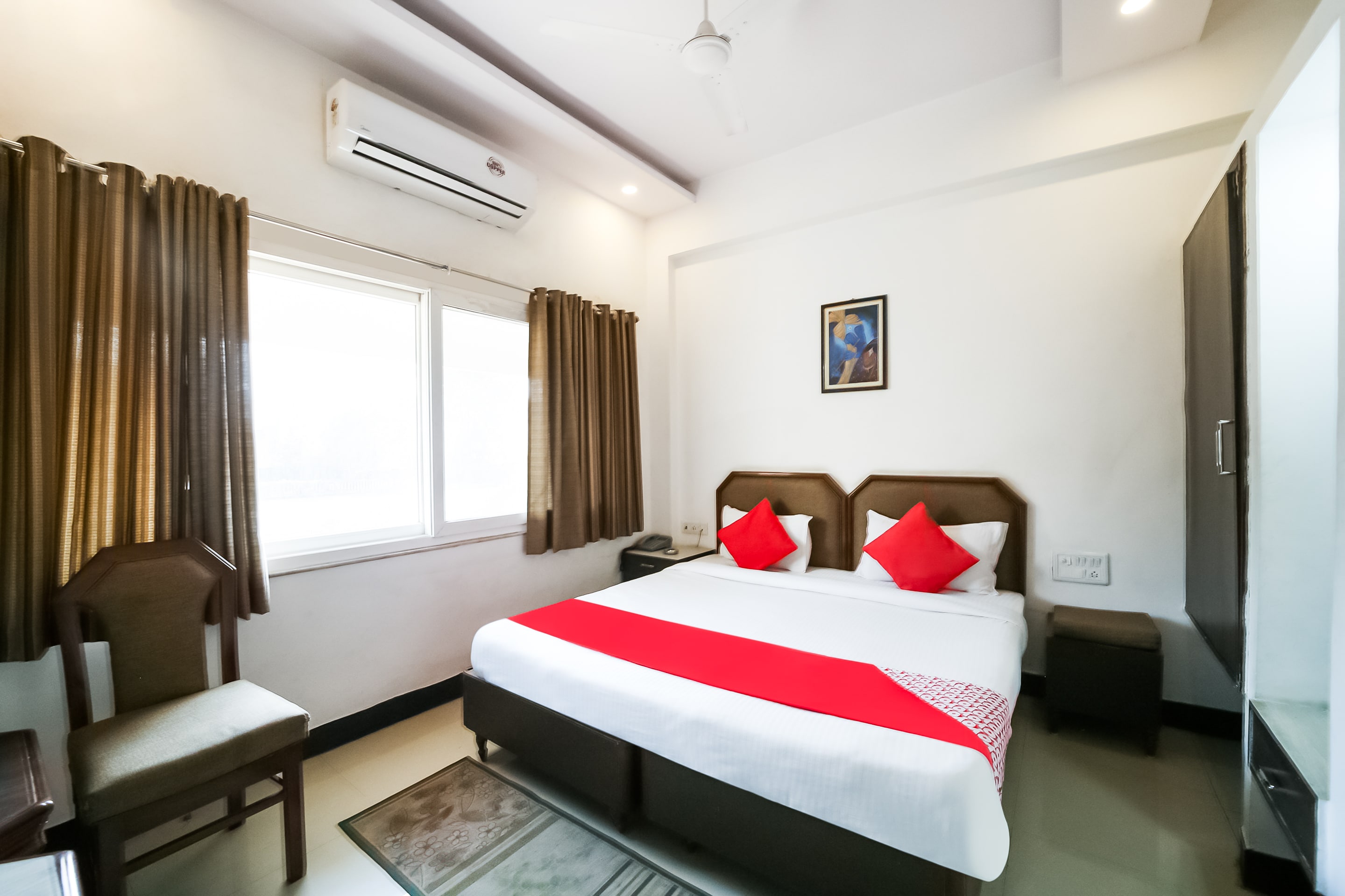 Super Hotel Utsav - Tap to explore photos