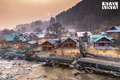 StayVista at Hope @ Amanat Riverfront Cottage - BBQ, WiFi, Pahalgam