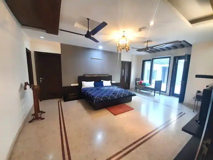 4 BHK Luxury Villa near Galleria Market | Gurugram - Tap to explore photos