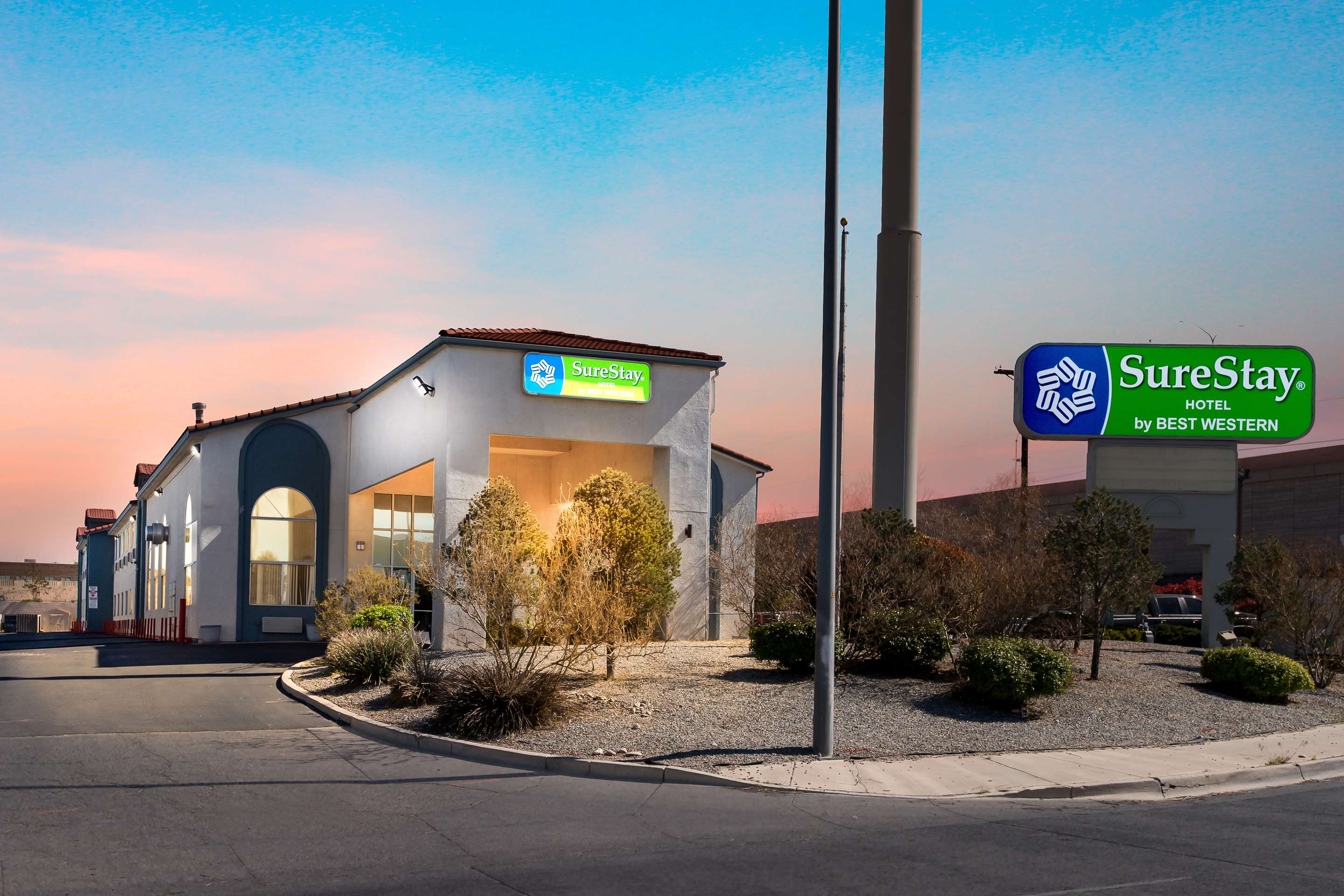 SureStay Hotel by Best Western Albuquerque Midtown - Tap to explore photos