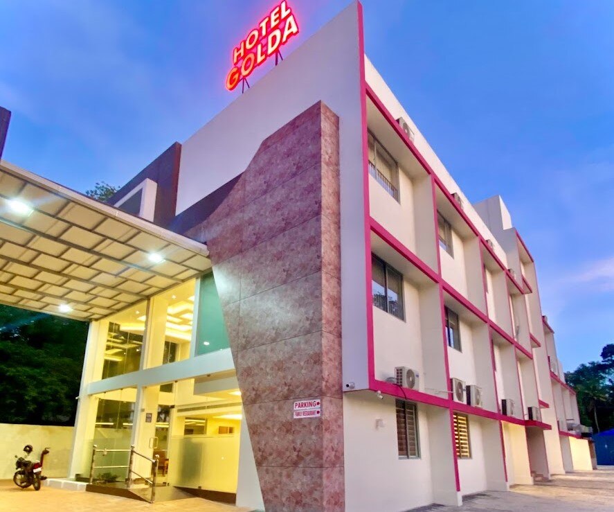 HOTEL GOLDA - Tap to explore photos
