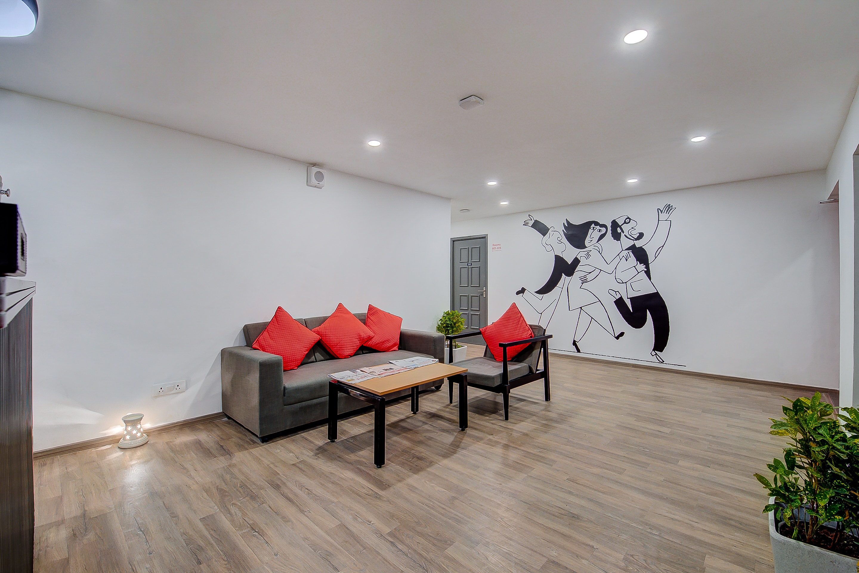 Super Townhouse T Nagar Chennai - Tap to explore photos