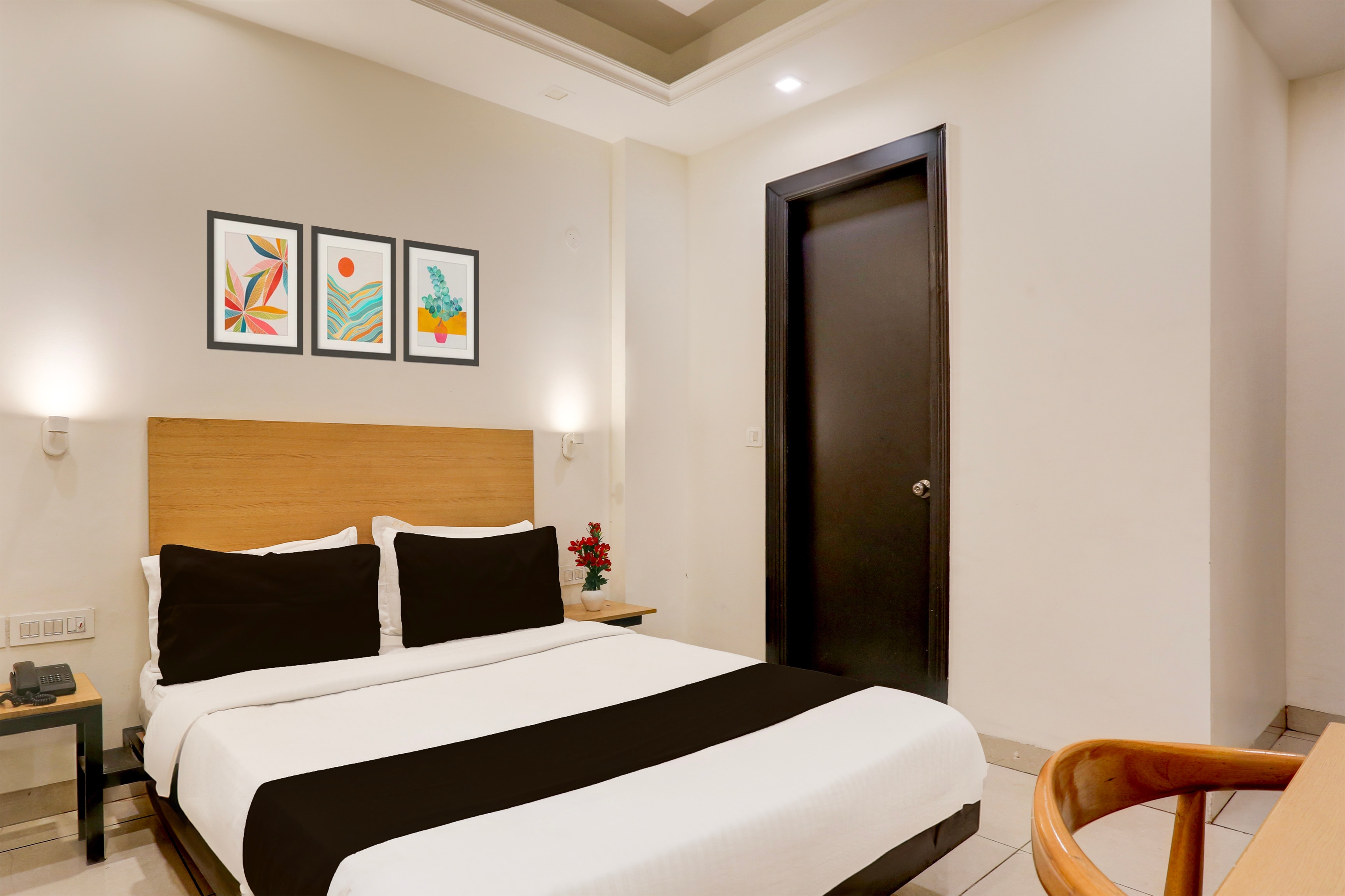 Super Townhouse Rohini Sector 18 Formerly Relic Stay - Tap to explore photos