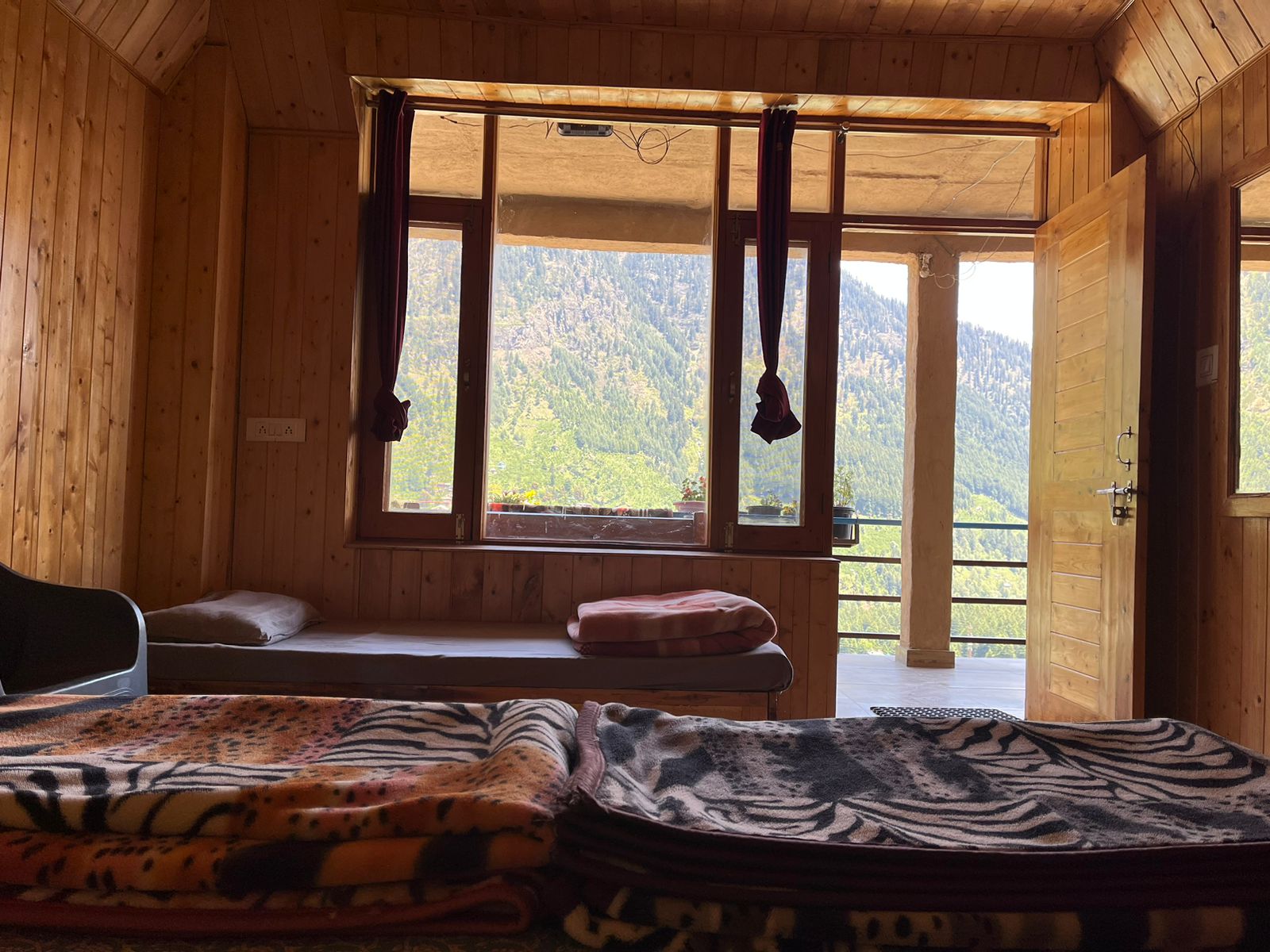 Rocky guest House - Tap to explore photos