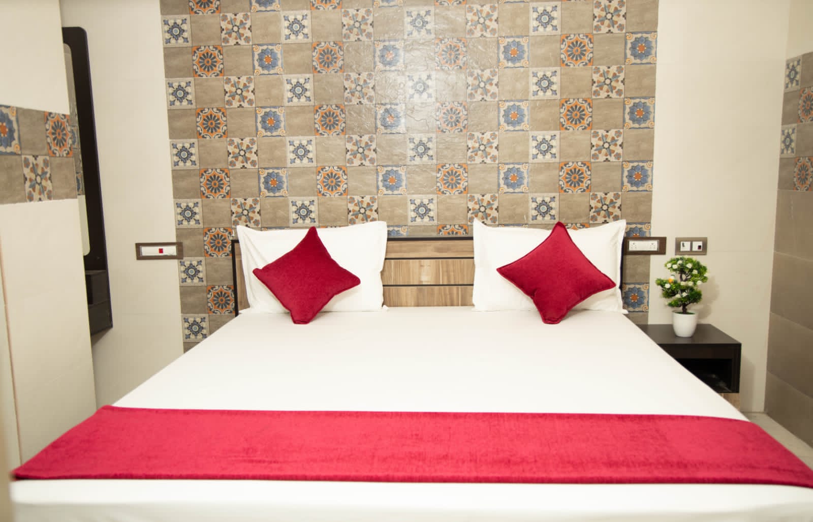 Hotel Ganesh Palace - Tap to explore photos