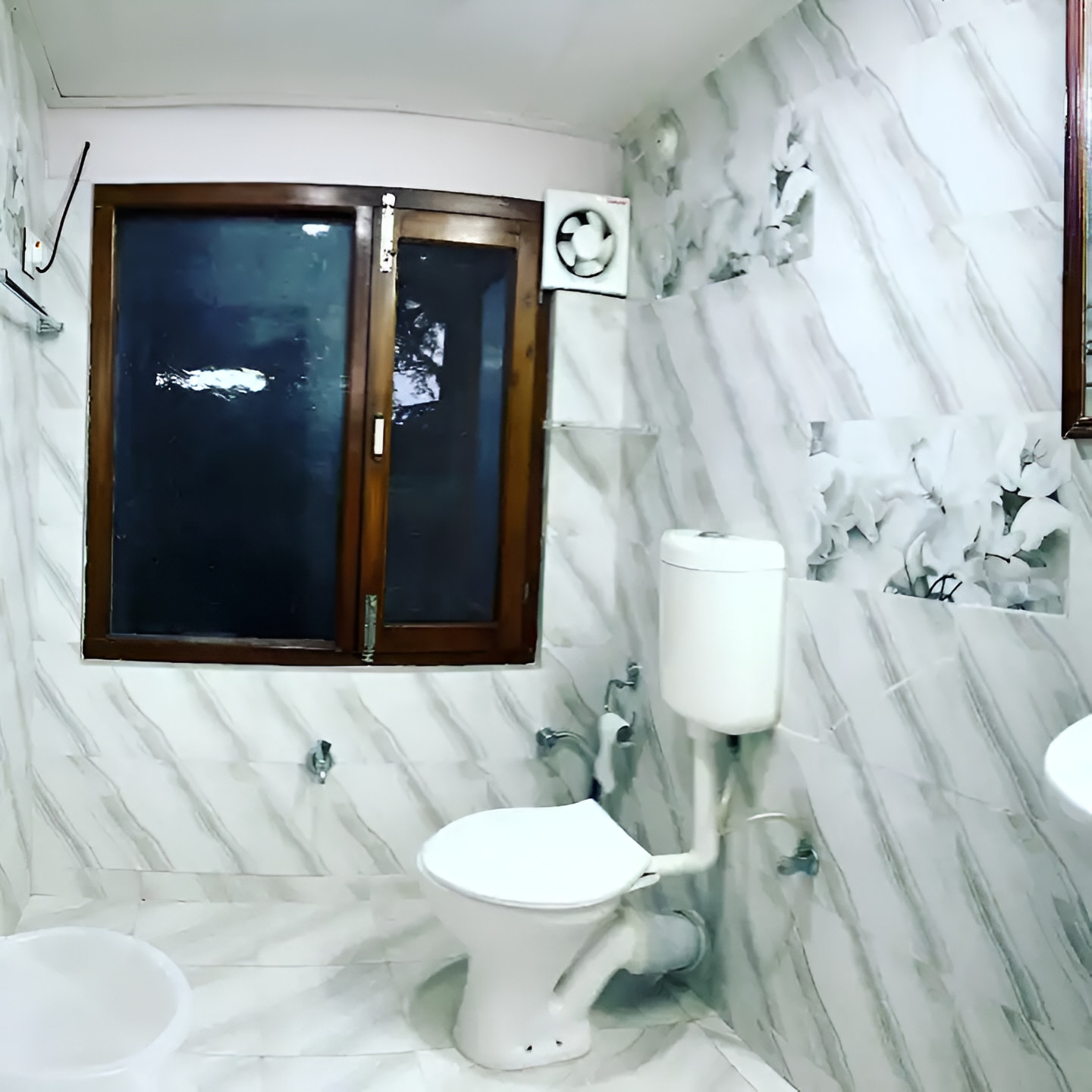 Aira Home Bnb - Tap to explore photos
