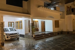 Mira Homes- pool cottage, Munnar