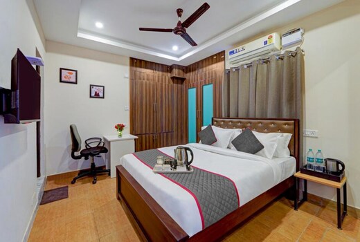 REDFOX Hotel Near US Biometric