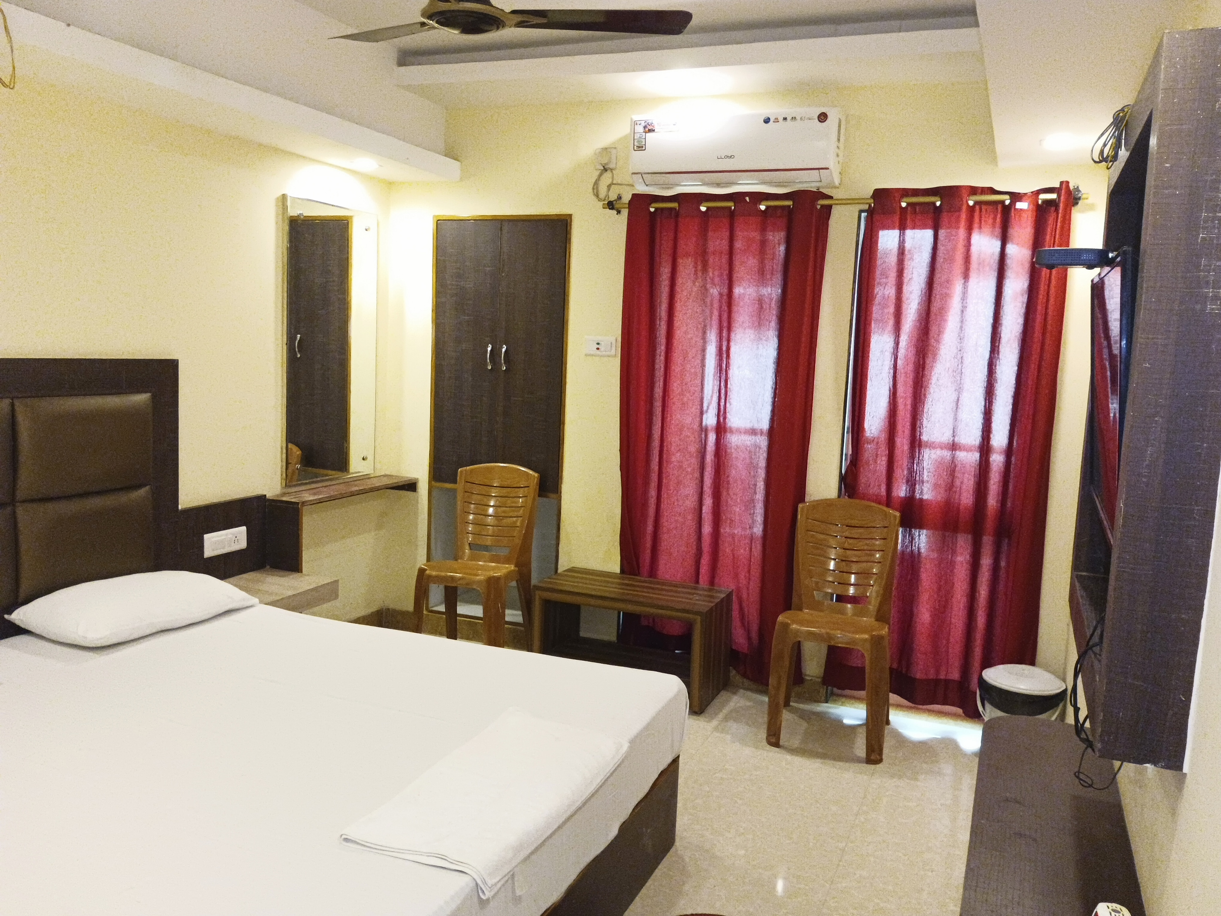 Hotel LAXMIJYOTI - Tap to explore photos