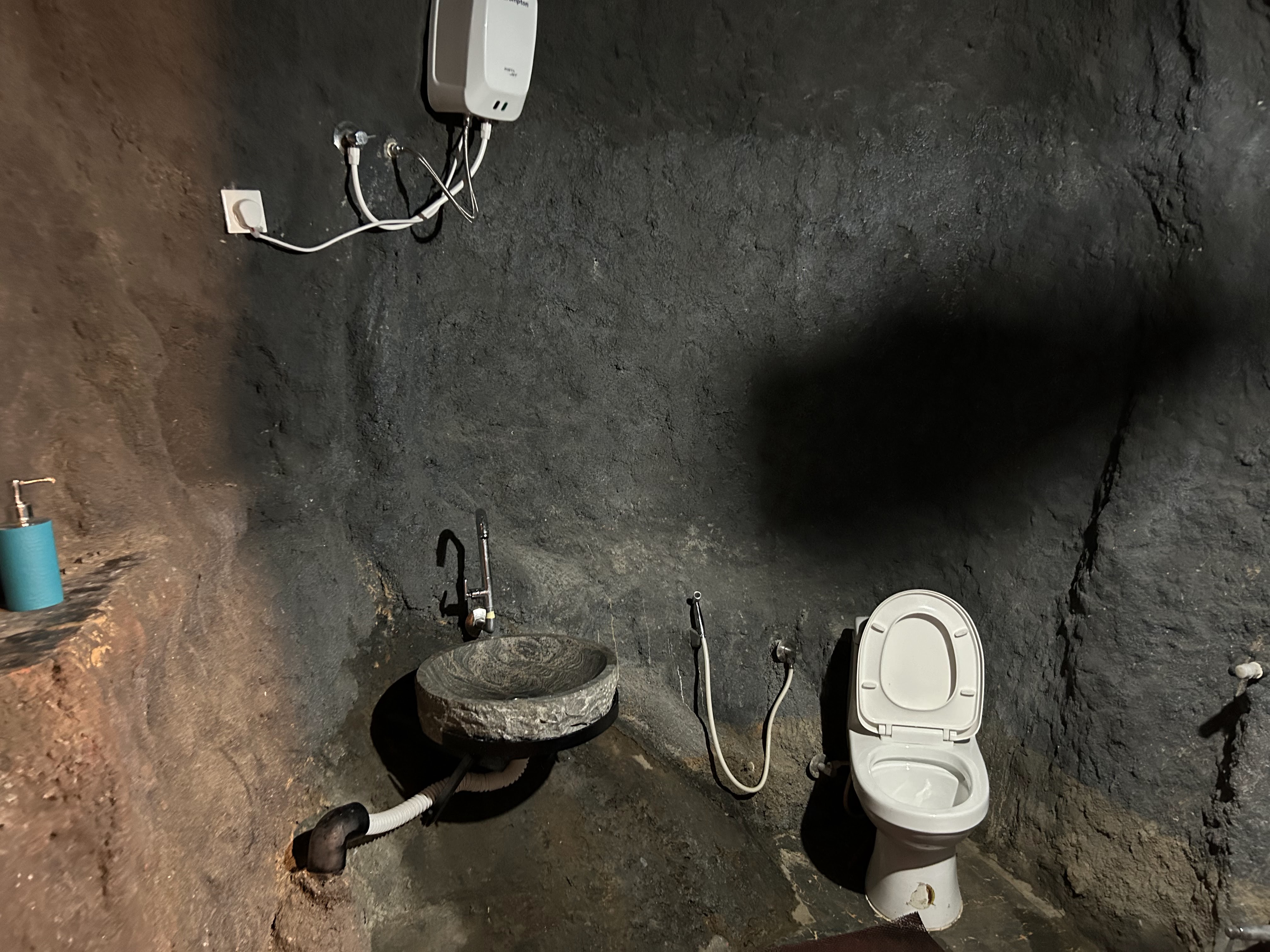 Indriya Cave Stay Munnar - Tap to explore photos