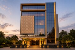 Hotel Almond, Jalna