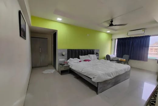 FabHotel Vardhan Plaza