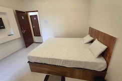 Hotel O Veera Dine & Banquet, Nagpur