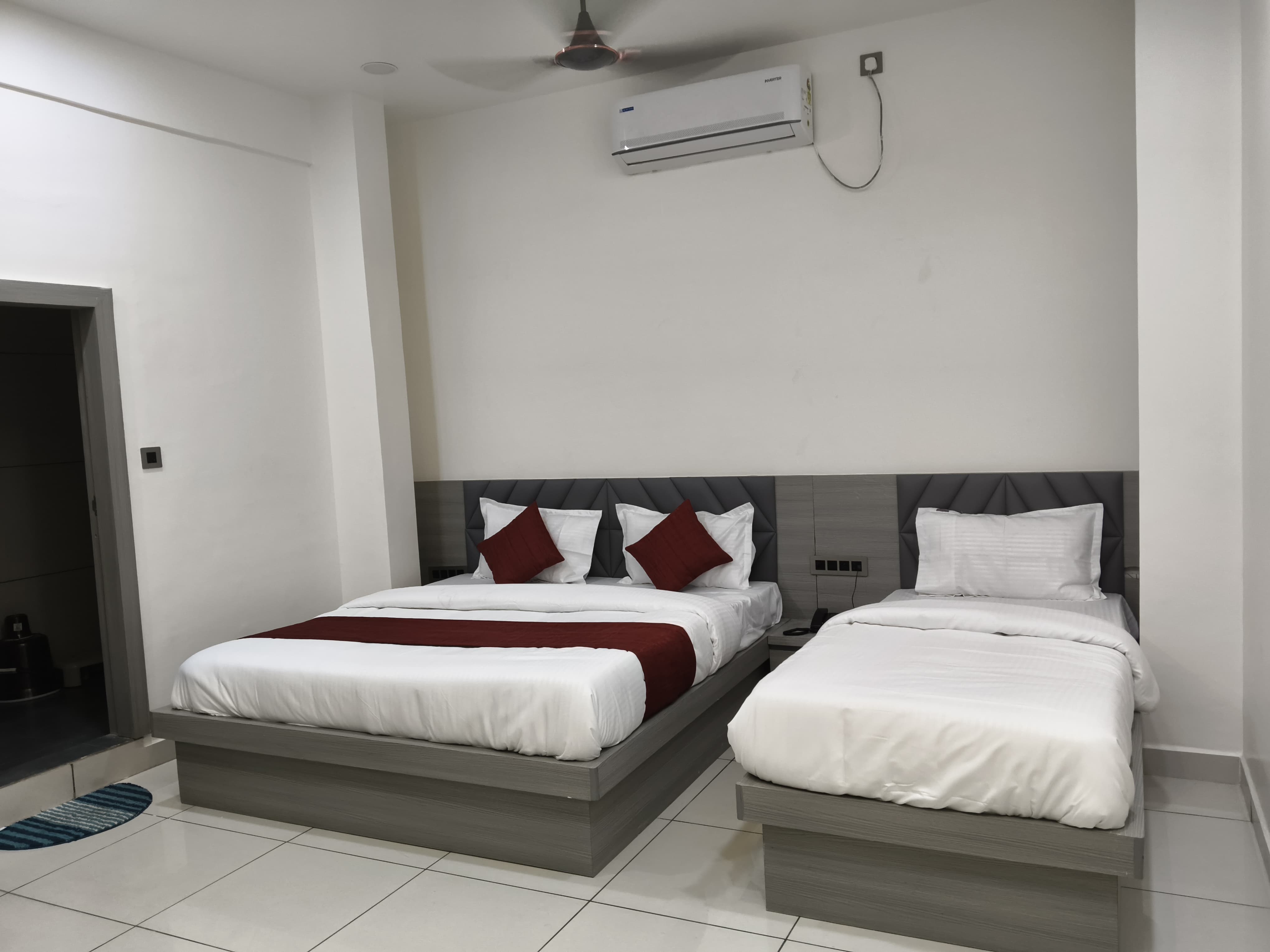 Hotel Radhe Inn,Morbi - Tap to explore photos