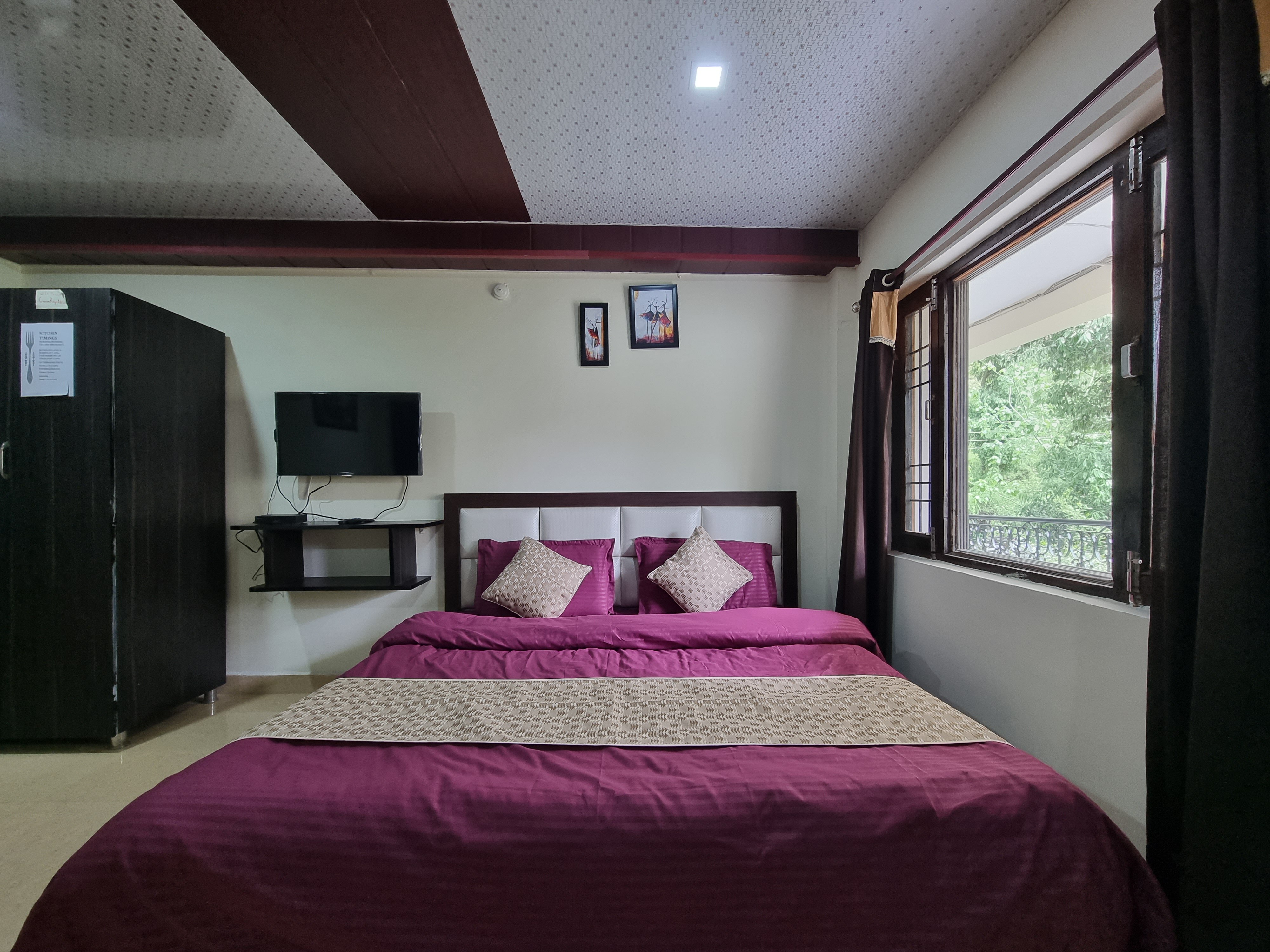 Crown Royal Homestay Dalhousie - Tap to explore photos