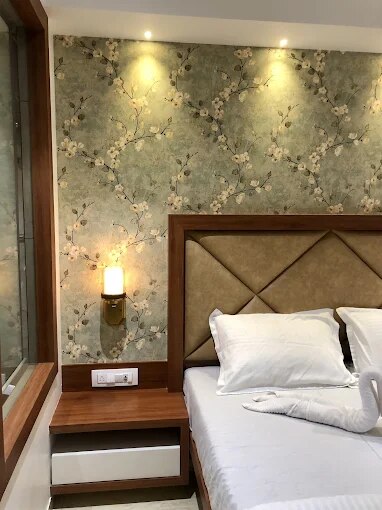Hotel Saffron Inn Thane, 11 km from Thane Railway Station - Tap to explore photos
