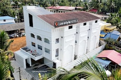 Luxe Style Hotels, Adoor