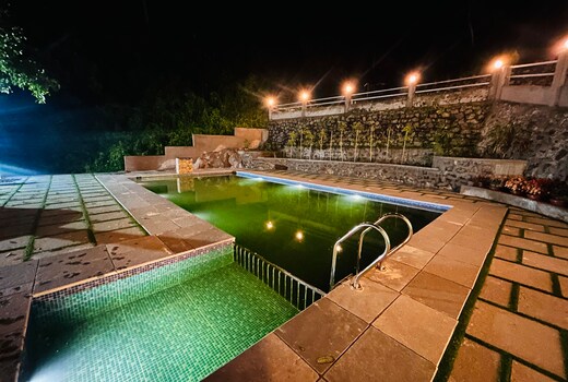 Brooke Hills 1BH | Waterfall View