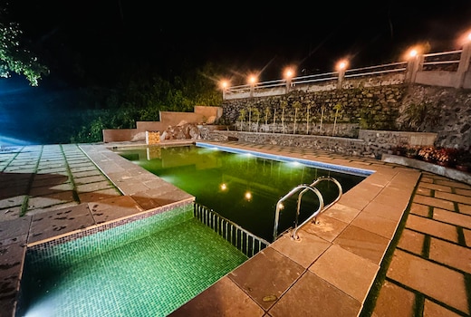 Brooke Hills 1BH | Waterfall View