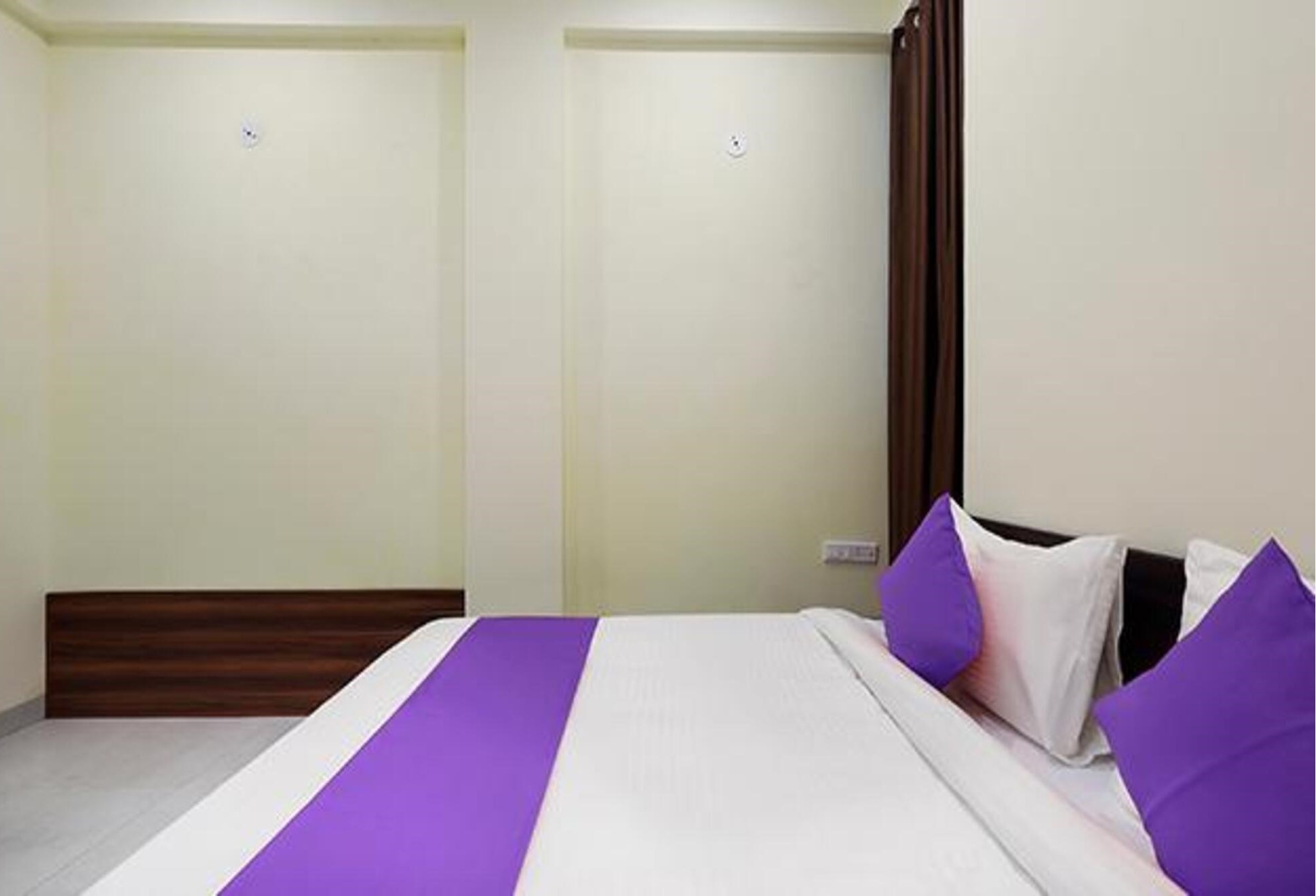 FabHotel Grand Stay Ambedkar Nagar - Tap to explore photos