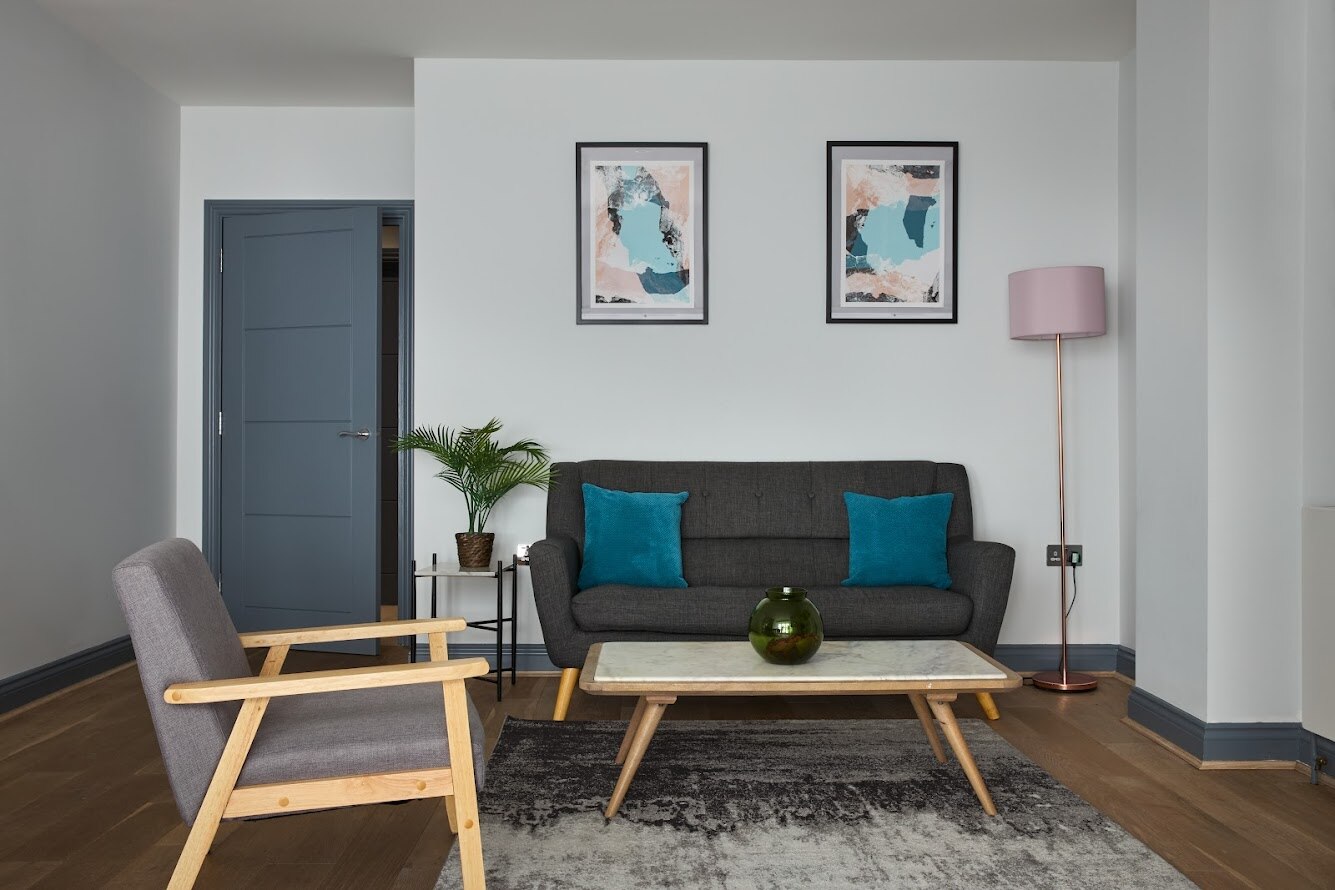 Ealing Broadway Viridian Apartment - Tap to explore photos