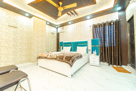 Omji Ashram - Darshan Bhawan | 2km from Ram Temple