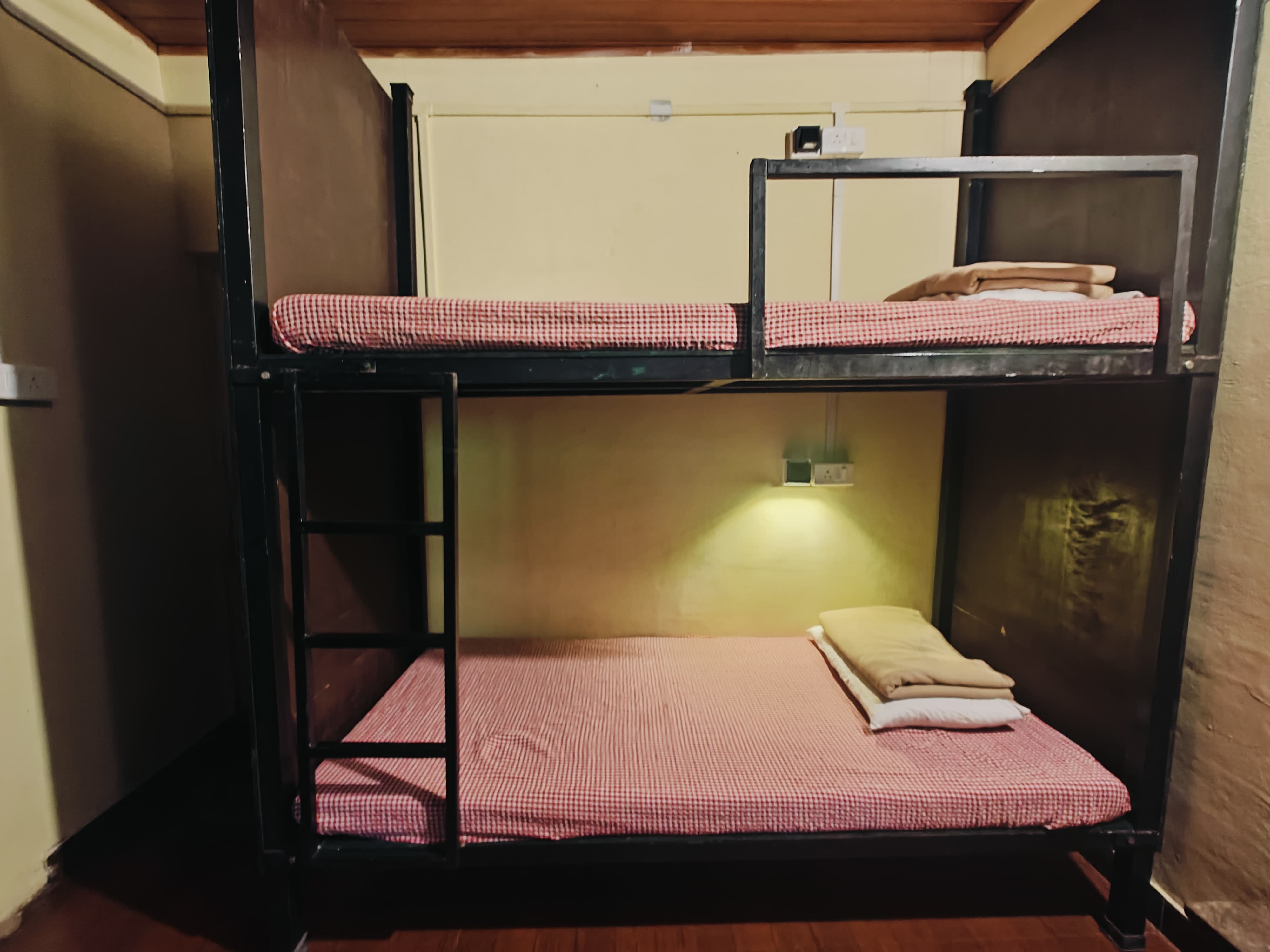 Monsoon Retreat Hostel - Tap to explore photos