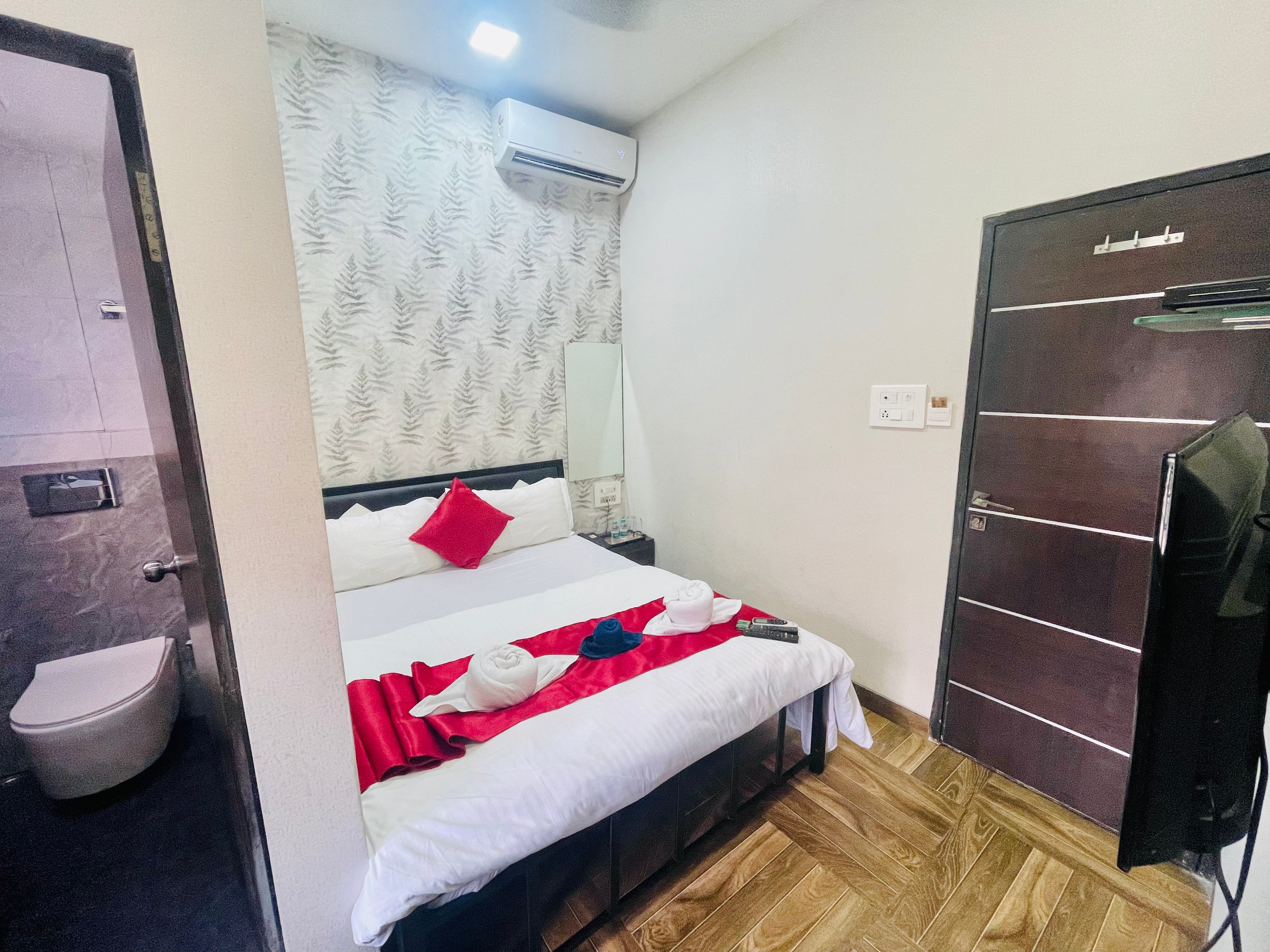 Deluxe Room with Attached Bathroom 1