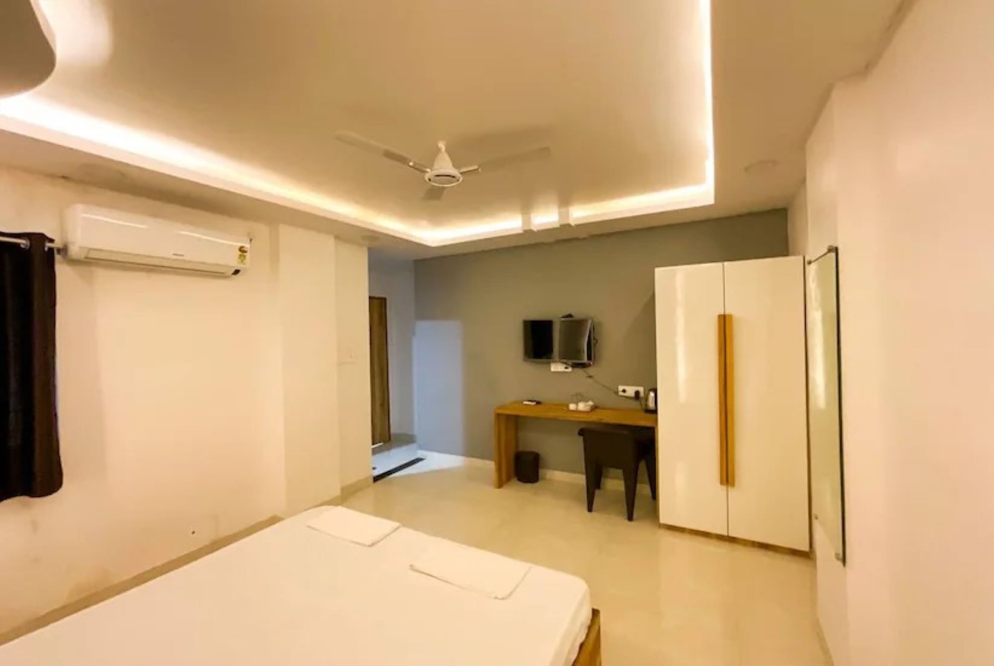 Hotel Krishna Pride - Tap to explore photos