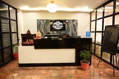 Hotel Kings Paradise & Banquet, Mampur Bana