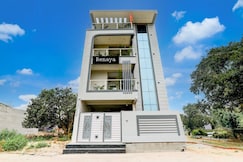 The Renaya Hotel, Mampur Bana