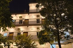 Flying Dutchman | Rooms & Dorms, Varanasi