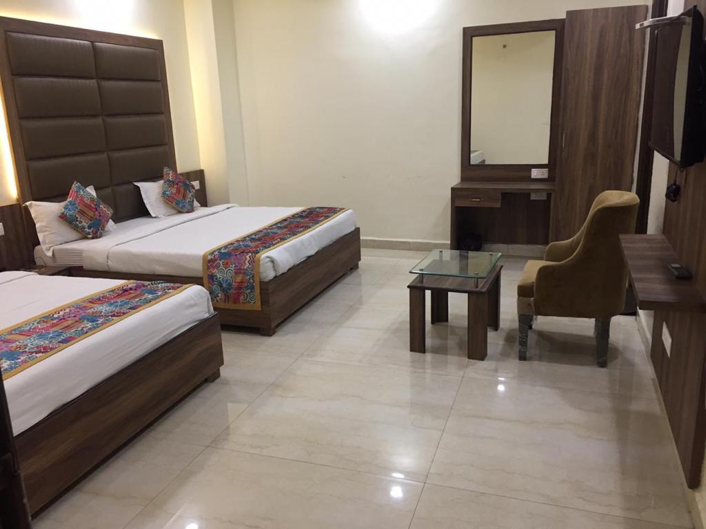 Hotel Shivaay Grand ( 5min walk to Golden Temple ) - Tap to explore photos