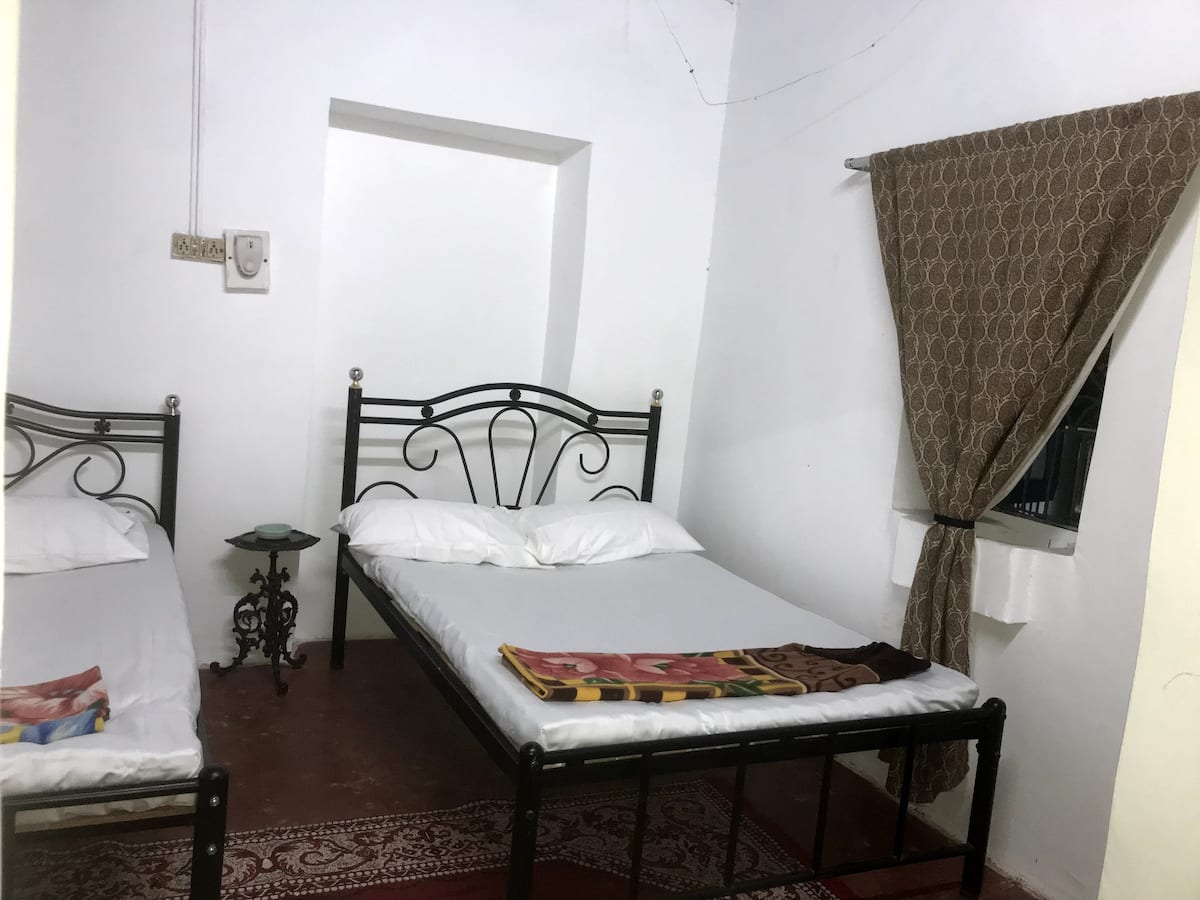 Goa 2 Bedroom 2 bathroom HOUSE in a quiet village. - Tap to explore photos