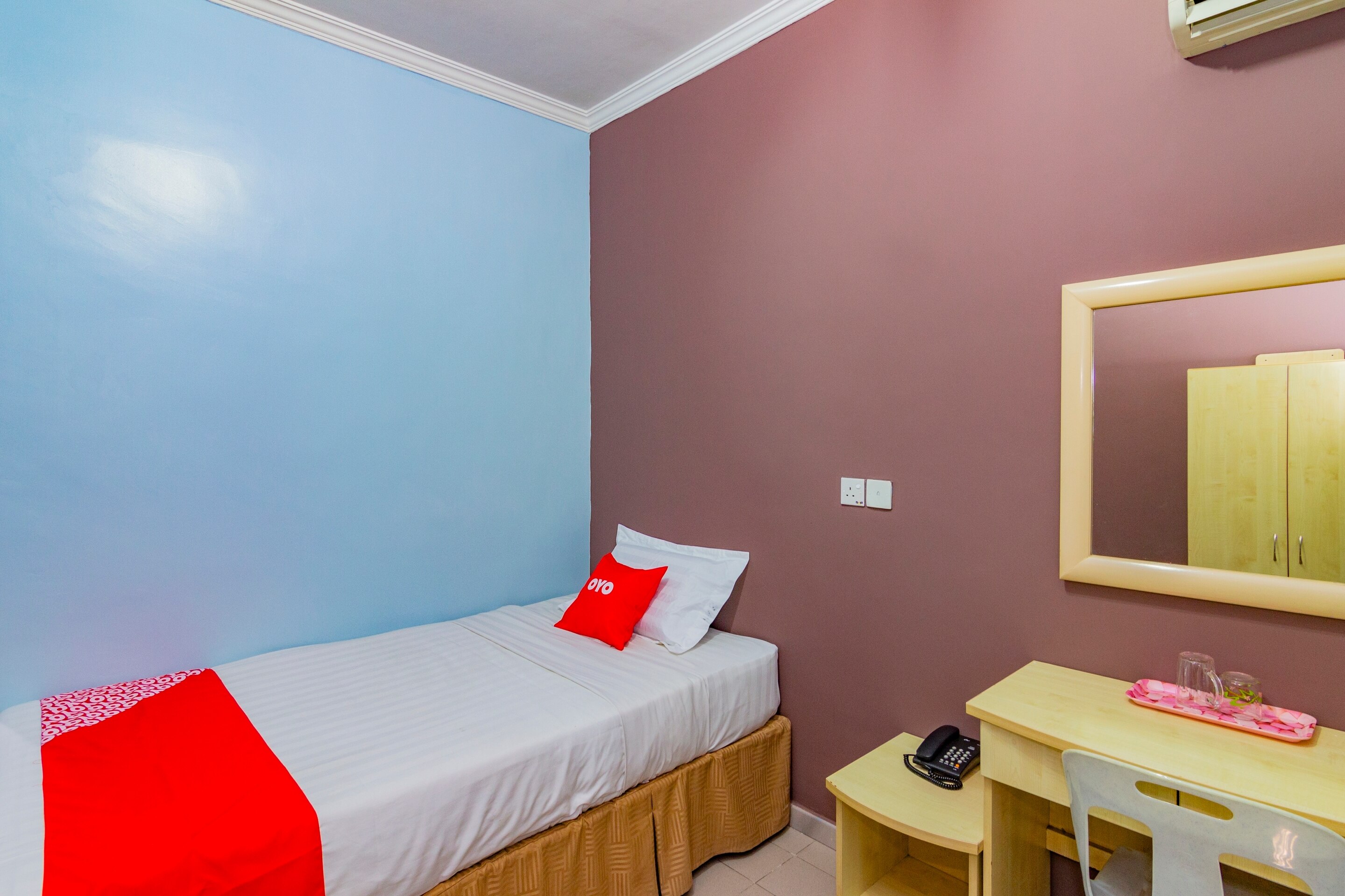 OYO 1159 Hotel New Sabah - Tap to explore photos