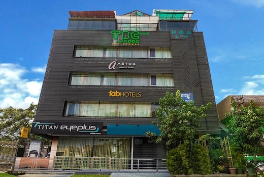 FabHotel VJR HSR