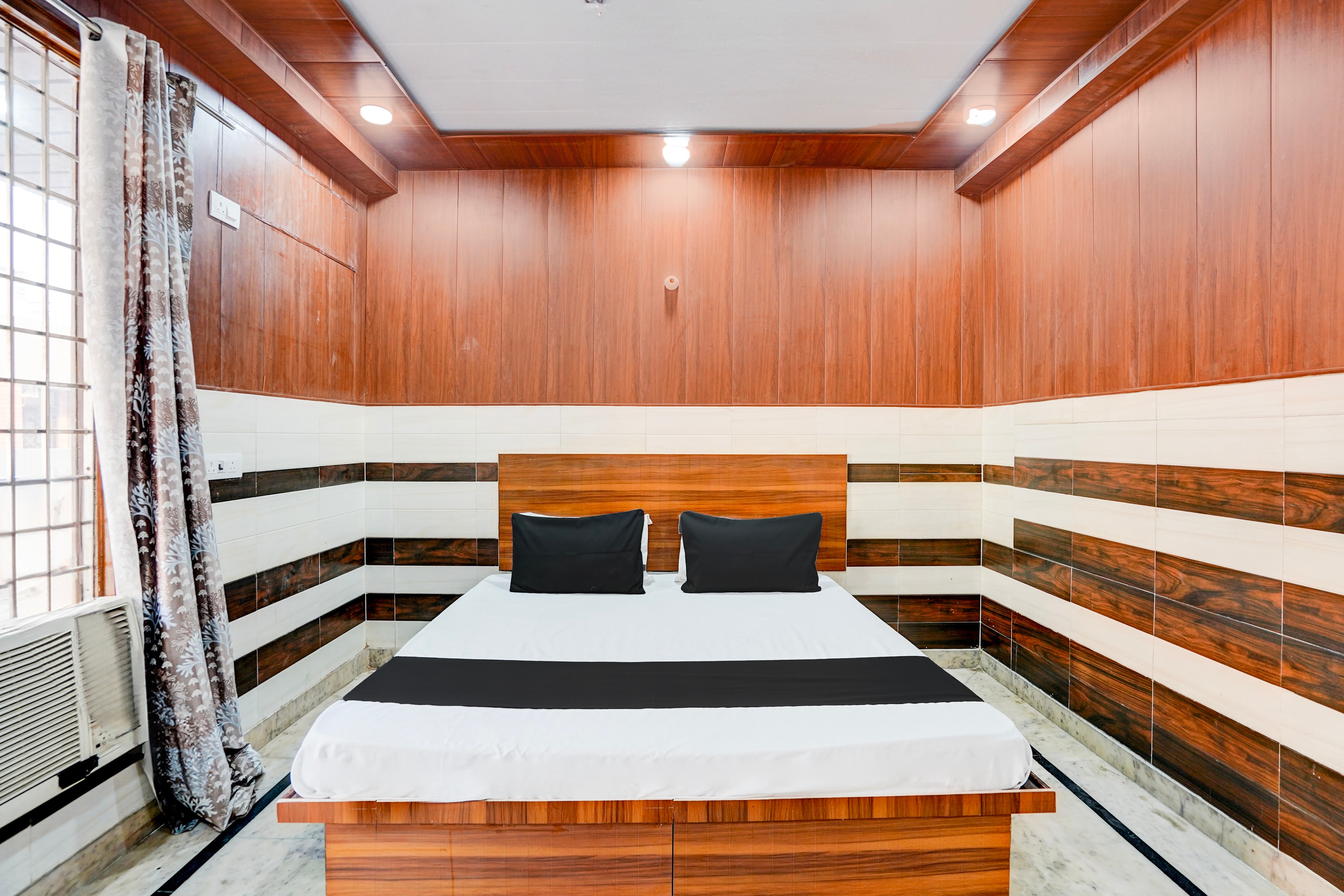 Hotel O 83146 Royal Residency - Tap to explore photos